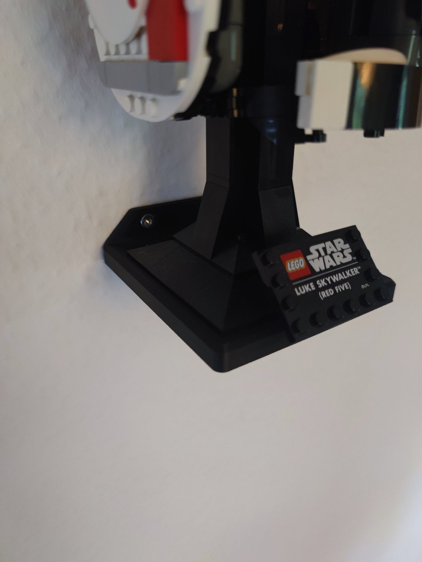 Display Wandhalterung für alle Lego Helme Star Wars Batman Marvel - Wand Halter – Fangeschenk – Display - 3D Druck - layerprint