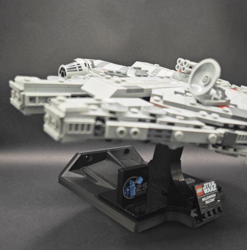 Wandhalterung für Lego Star Wars Raumschiffe Millenium Falcon 75375, Tantive IV 75376, The Executor 75356, Invisible Hand 75377 -- Display