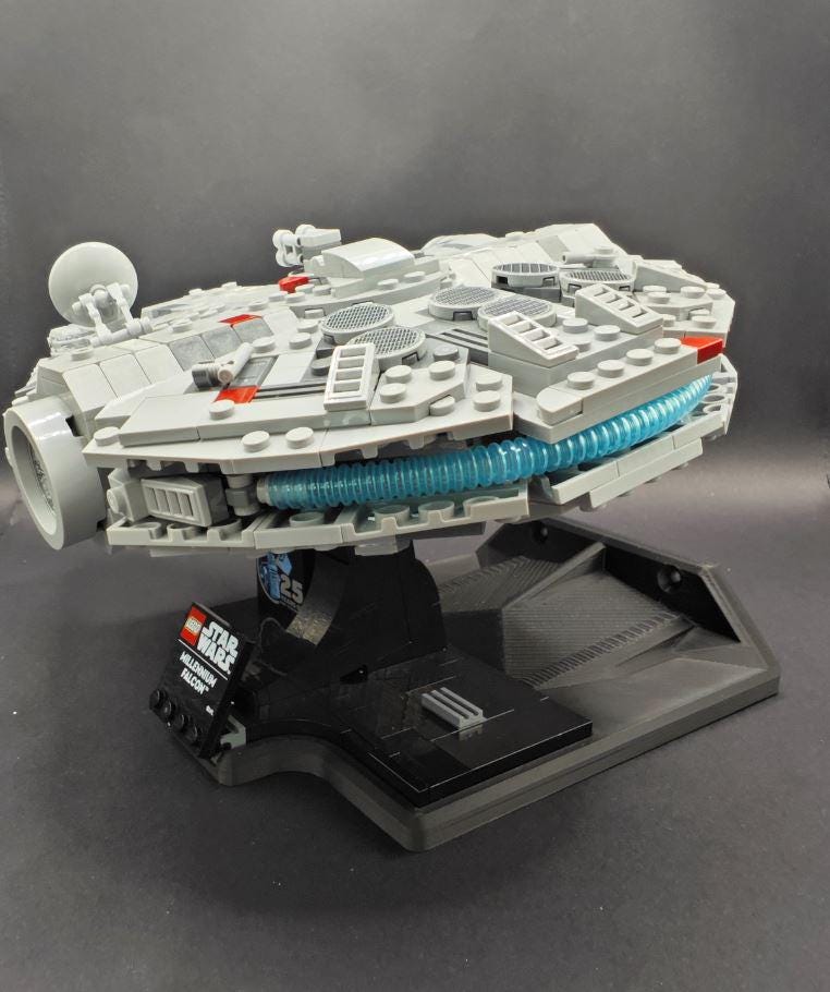 Wandhalterung für Lego Star Wars Raumschiffe Millenium Falcon 75375, Tantive IV 75376, The Executor 75356, Invisible Hand 75377 -- Display